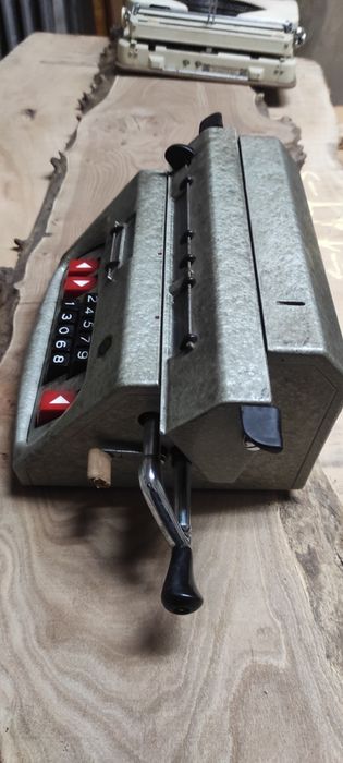 Антикварна сметачна машина Mesko kr-19