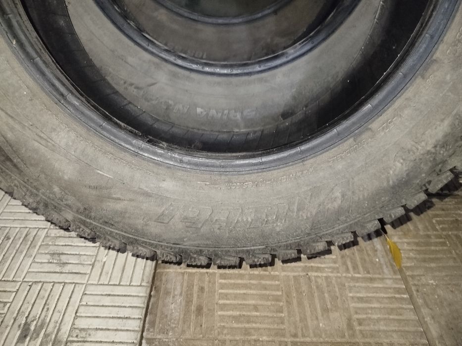 Продам шины зимние шипованнын