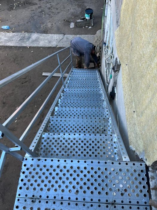 Scari metalice zincate