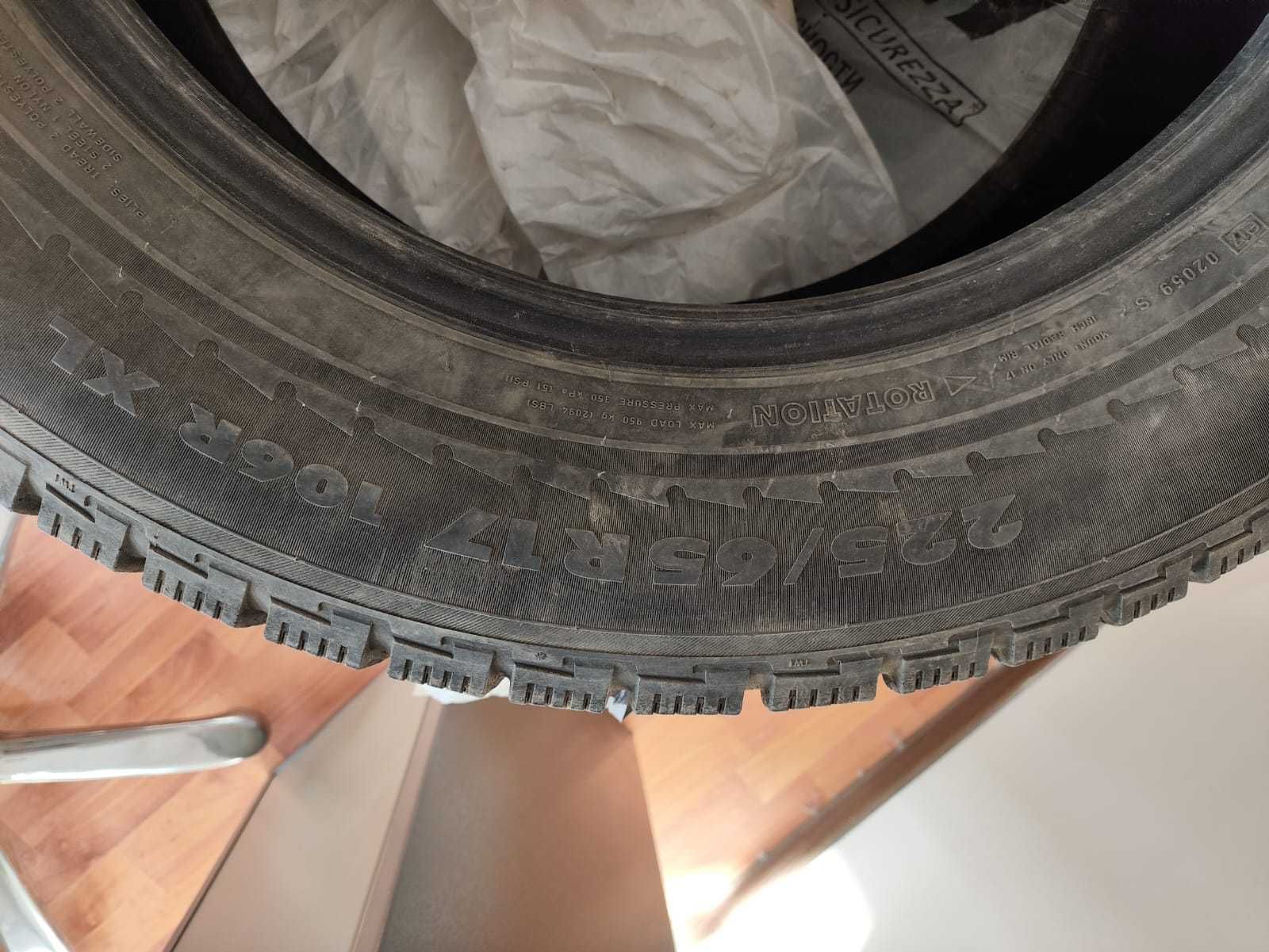 Продается комплект зимних шин  Nokian 225/65/R17