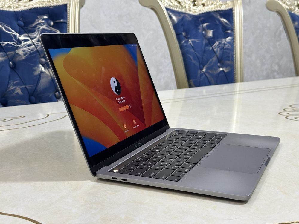 MacBook Pro 13” (2016, Touch Bar, 4 Thunderbolt 3 port)