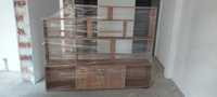 Продавам дървена витрина стелаж рафтове секция за магазин и дома