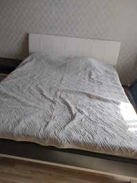 Двухспальная кровать с тумбами