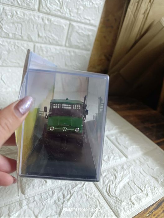 Мерцедес unimog.