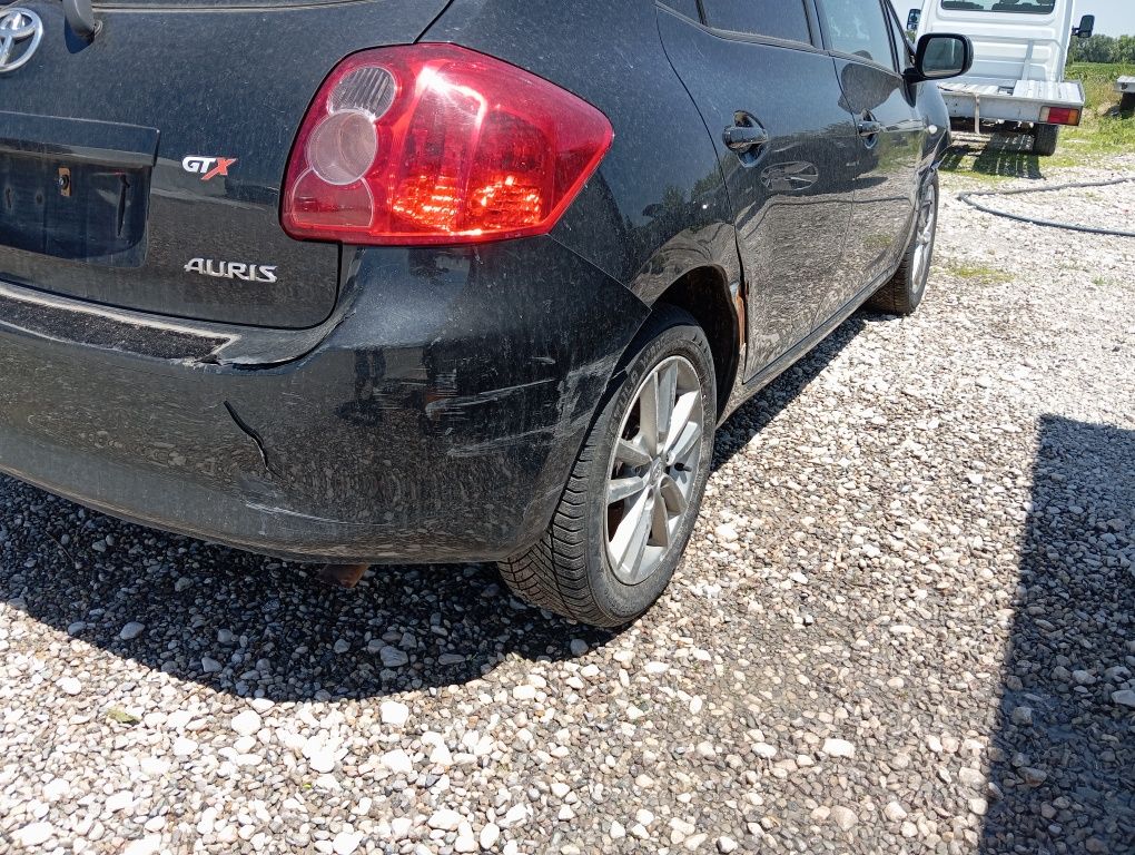 Toyota Auris на части
