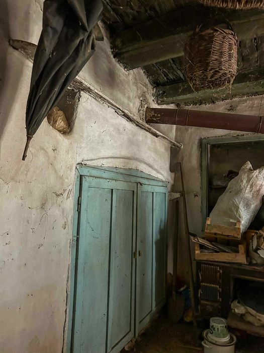 Продавам КЪЩА с огромен двор