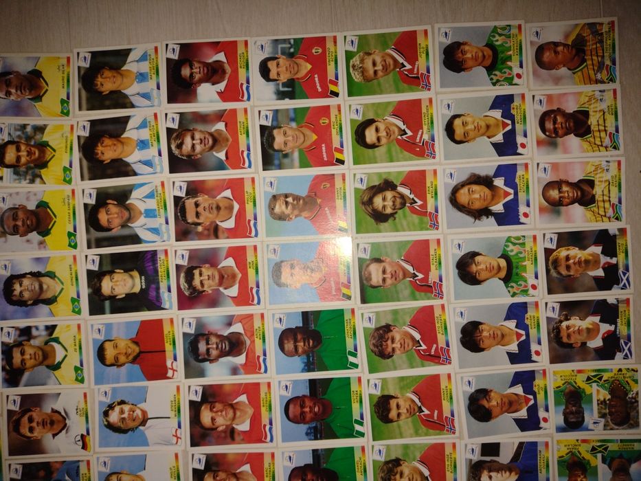 Vând colecție de stickere originale Panini World Cup France 1998