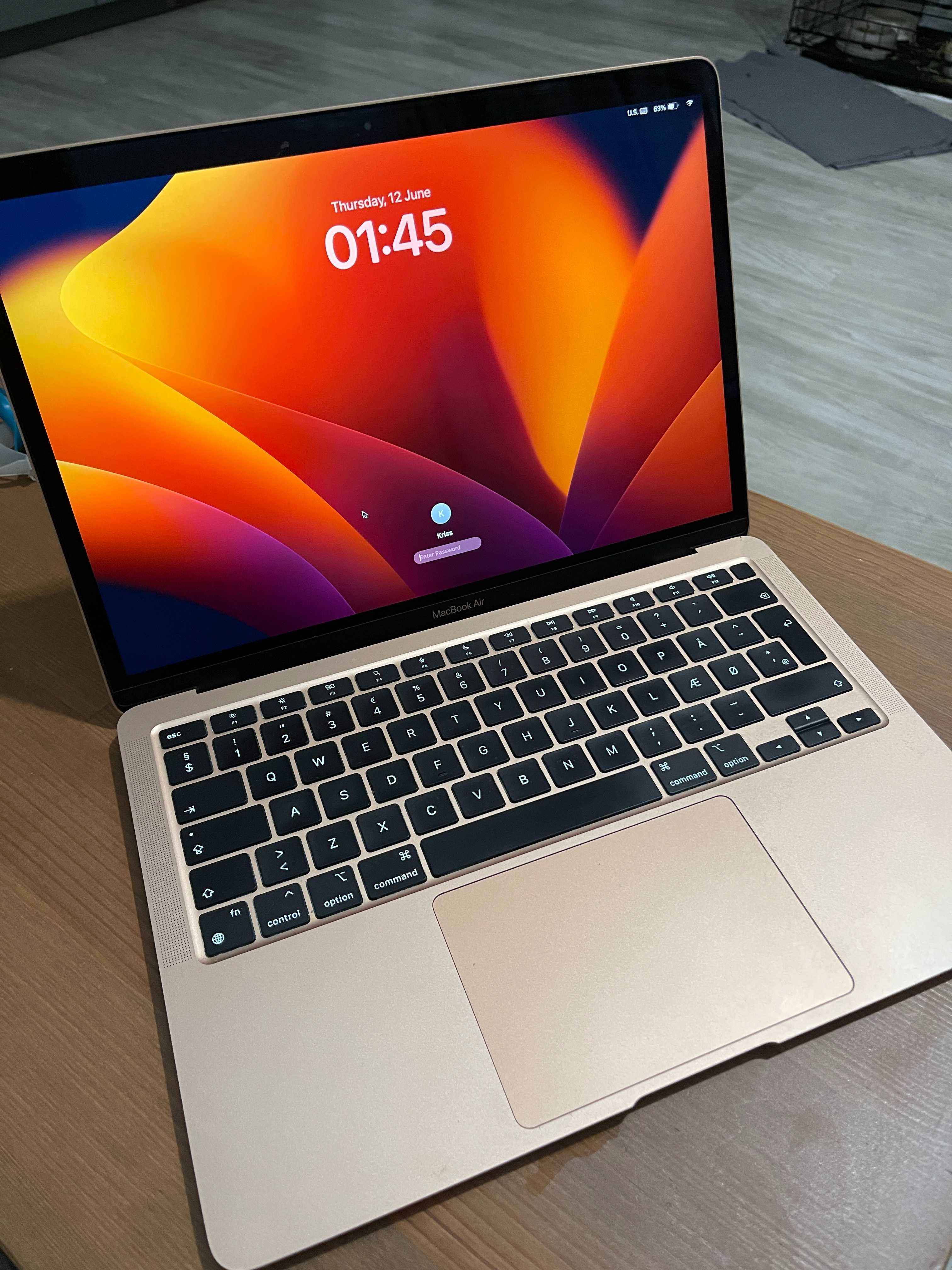 Macbook Air M1 2020 13 Inch 256 gb 8 ram Gold