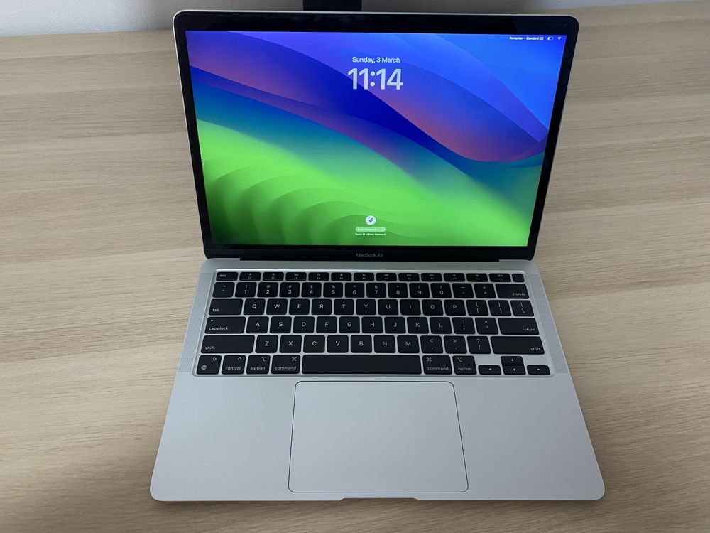 URGENT MacBook Air M1 2020, 8 GB RAM, 256 GB