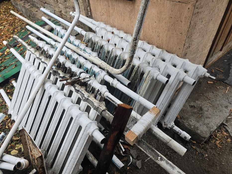 Продам чугунные батареи