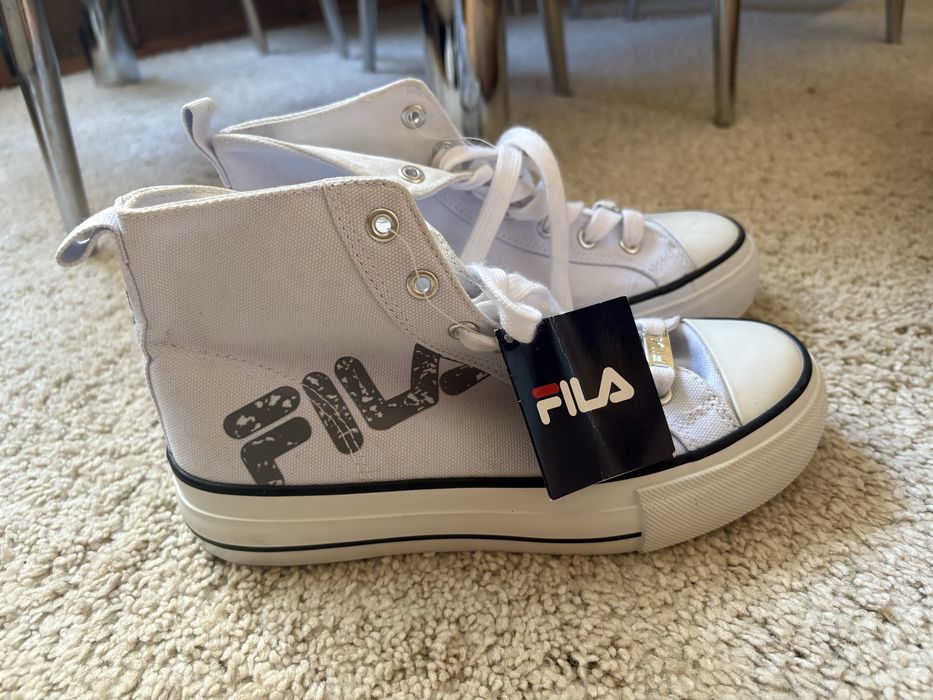 Бели кецове Fila