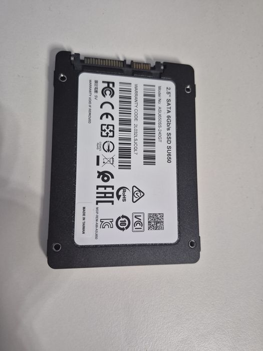 SSD Adata 240gb 2.5inch folosit. Garantie. Functional 100%
Funcționeaz