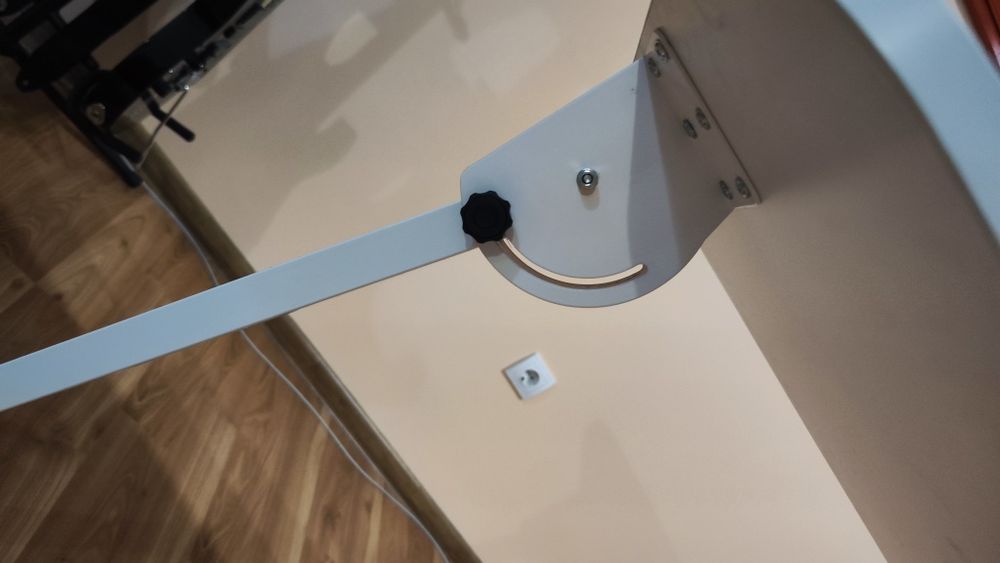 Маса/Бюро за маникюристи