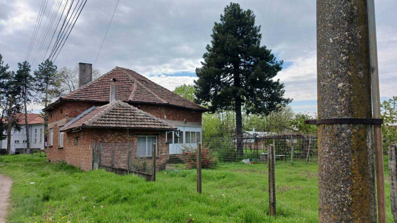 Продава се Къща в София, Зона Б-18 - 200 кв.м за 153 €/кв.м - Снимка #1