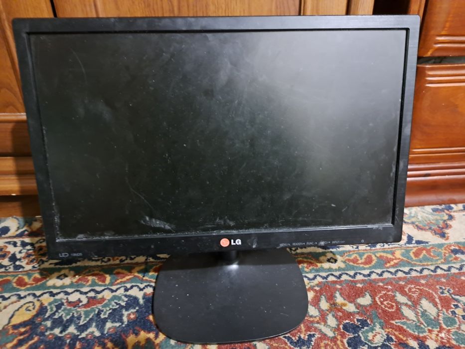 Монитор LG 19 дюймов, разъём vga