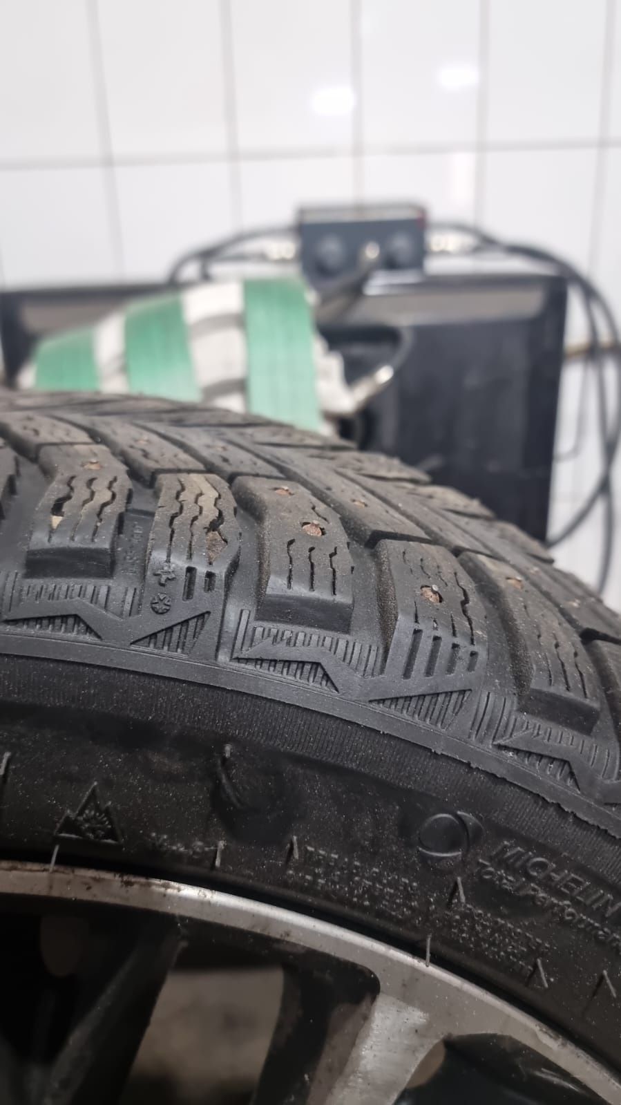 Продам 1 диск с резиной 235/45 /18
