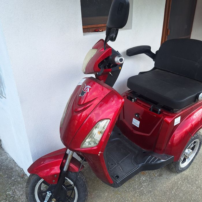 Vând Moped electric