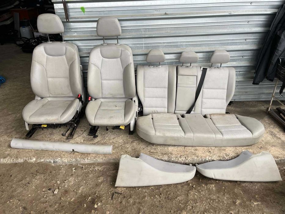 Светъл салон кожа и плат Седан Mercedes W204 C class Подгрев Мерцедес