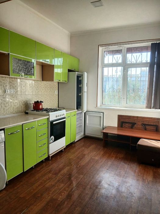 Yangi bozor marvarit Sentr oldida