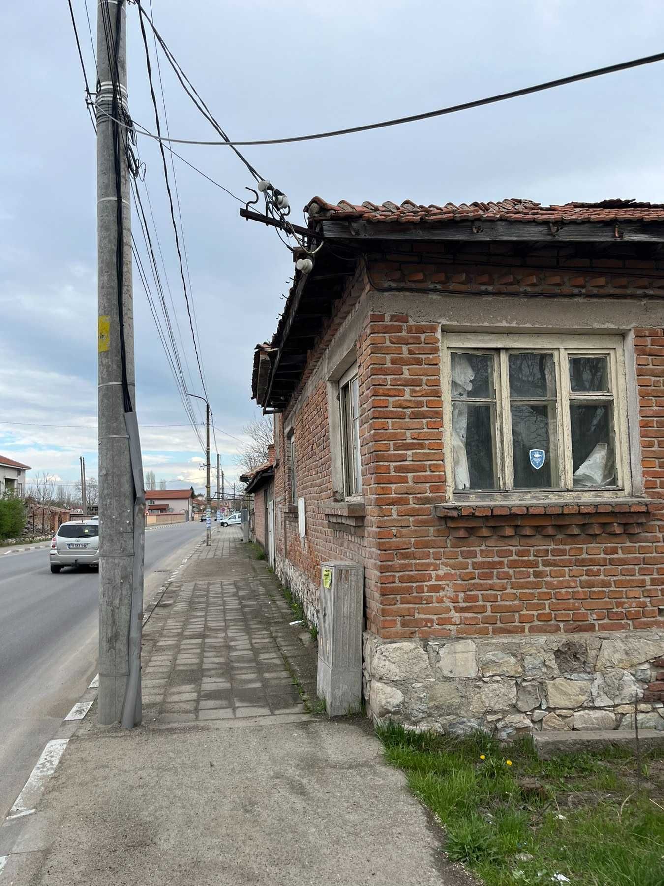 От собственик Продава се имот, къща на главен път в с. Стряма