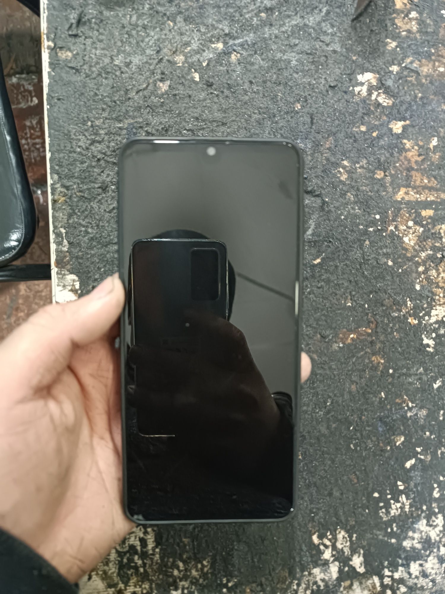 Samsung a 31 4/64 oynasi sngan xolos kor dok yoq redmi 6 pro 4 /64 x