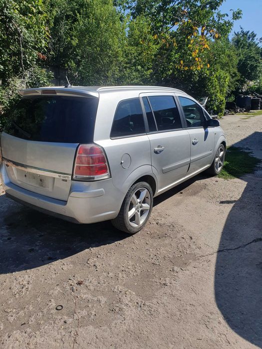 Fata completa / Piese dezmembrari Opel Zafira B 1.9 Cdti