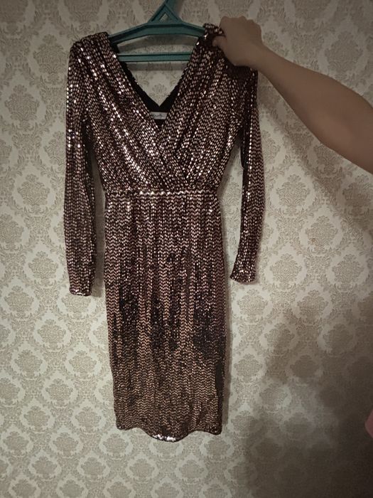 Платье на корпаротив, одела один раз.