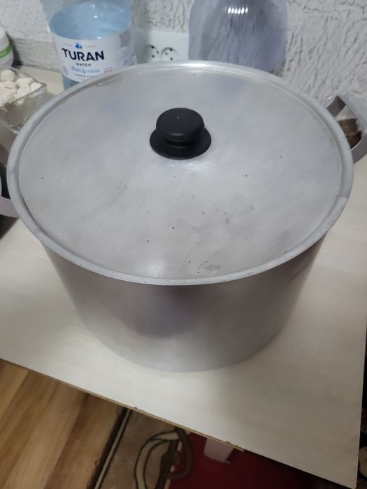 Срочно Продаю кастрюль