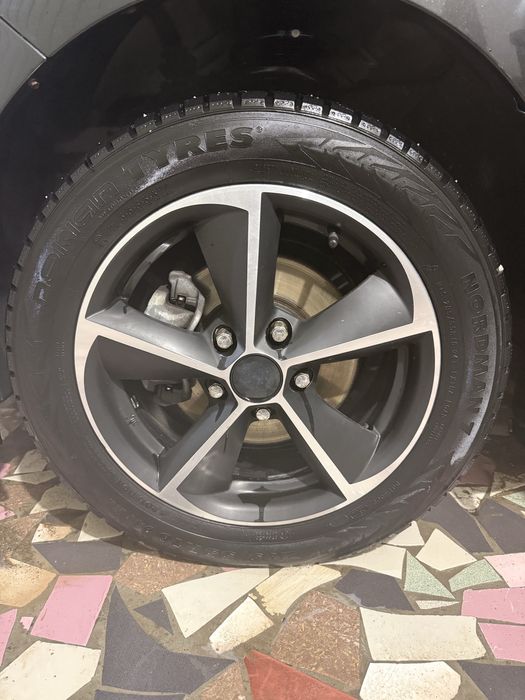 Продаю комплект покрышек 205.55R16 с дисками