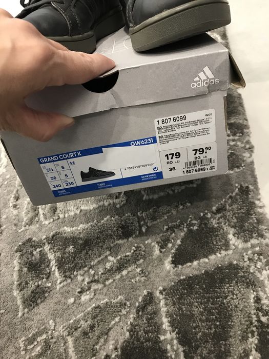 Adidasi Adidas marimea 38.