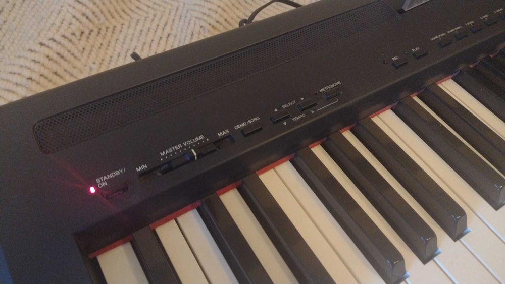 Pian digital Yamaha P-85 - pentru muzicieni și pasionați!