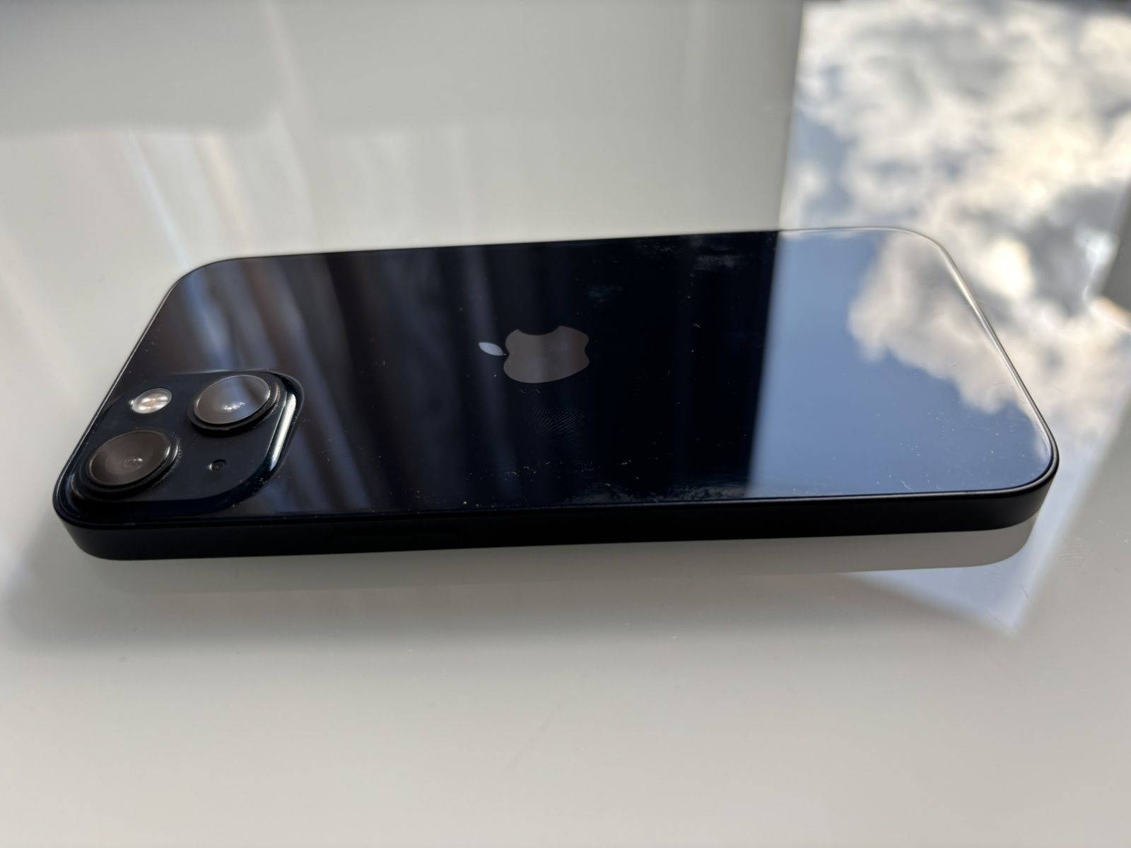 Продавам Iphone 13