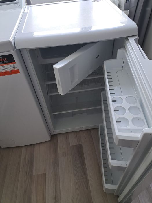 Vând mașină de spălat Whirlpool transversala și frigider Arctic ambele