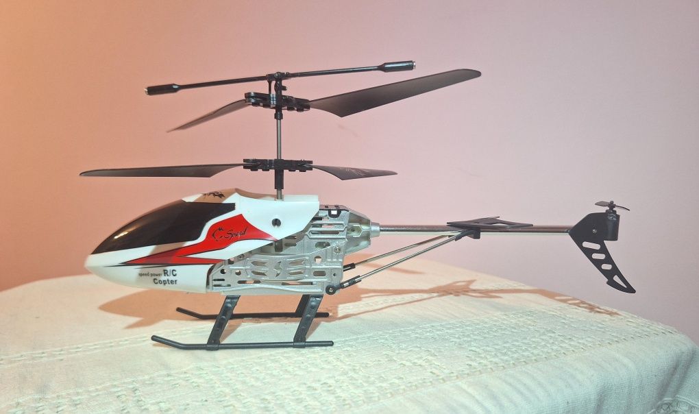 Elicopter drona fără telecomanda
