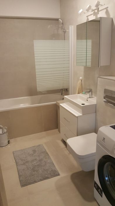 Proprietar, inchiriez ap. 2 camere, decomandat, parcare, vedere Poli