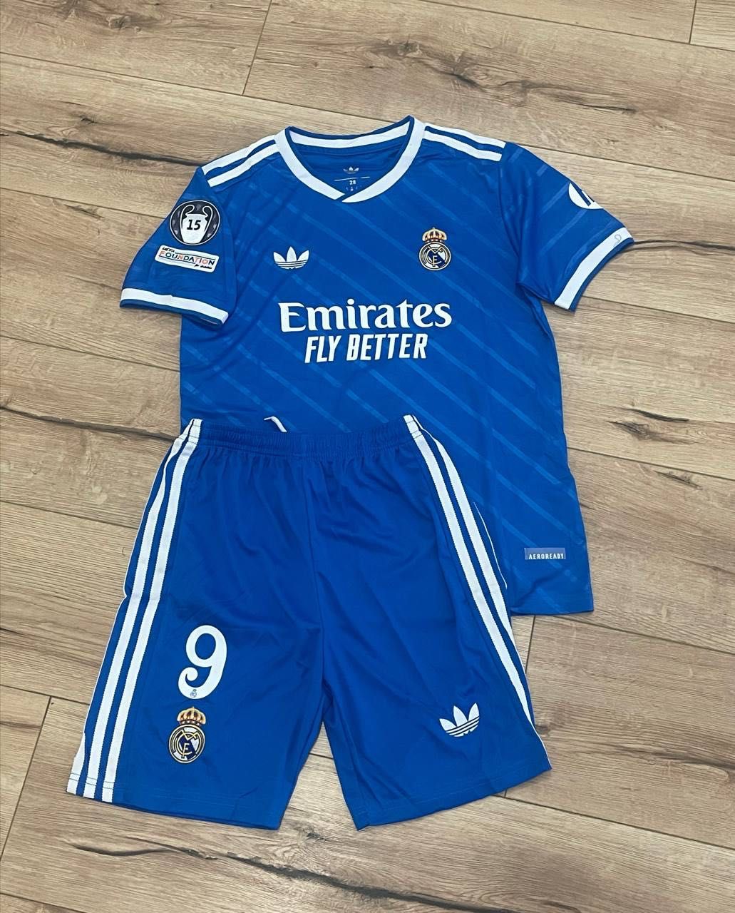 детски футболен екип Mbappe 25/26 Third
Real Madrid UCL