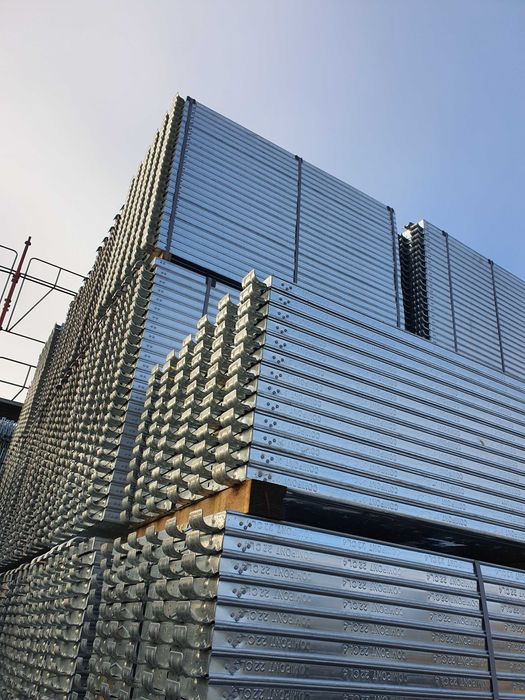 Vindem schela metalica NOUA completa de accesorii de montaj