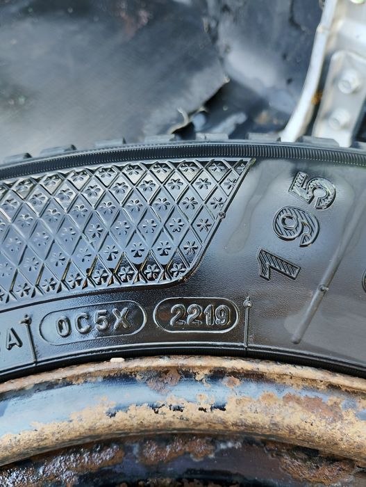 Зимни гуми с джанти 2 броя са 5×100 от голф 4.цената е за комплекта!