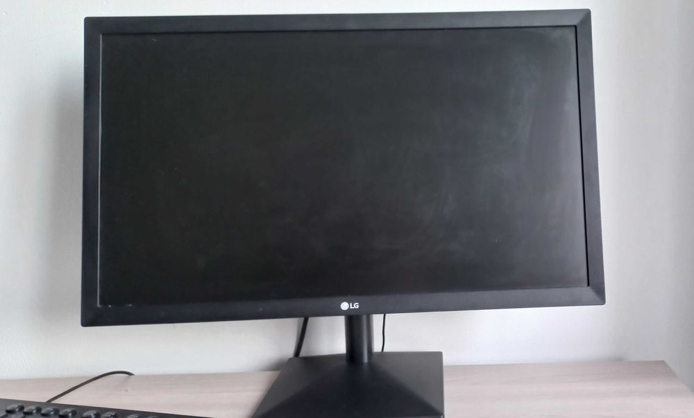 продам монитор LG - 10 000 тенге, клавиатуру DELUX -5000 тенге