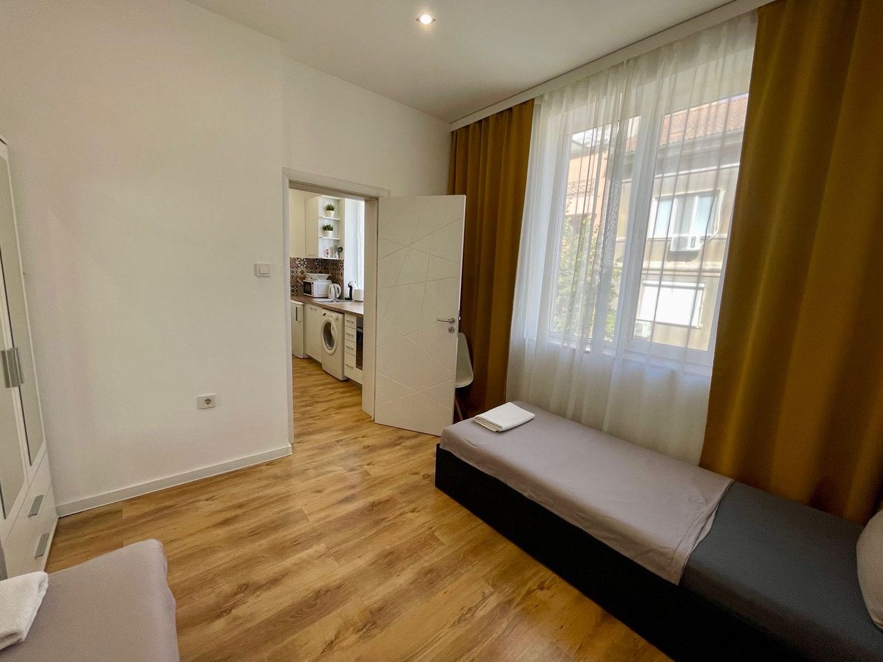 Продава се Тристаен апартамент в Варна, ВИНС - 70 кв.м за 3643 €/кв.м - Снимка #6