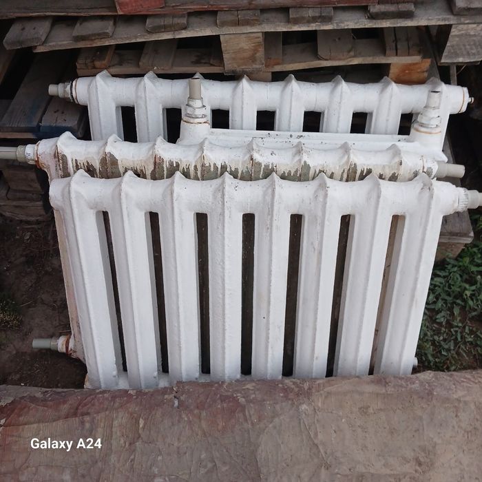 Продам чугунные  батарей 40 секций 1 секция  1200