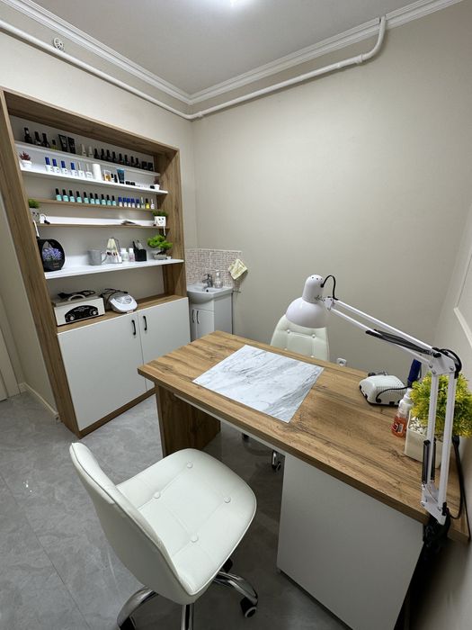 Продам стол и шкаф