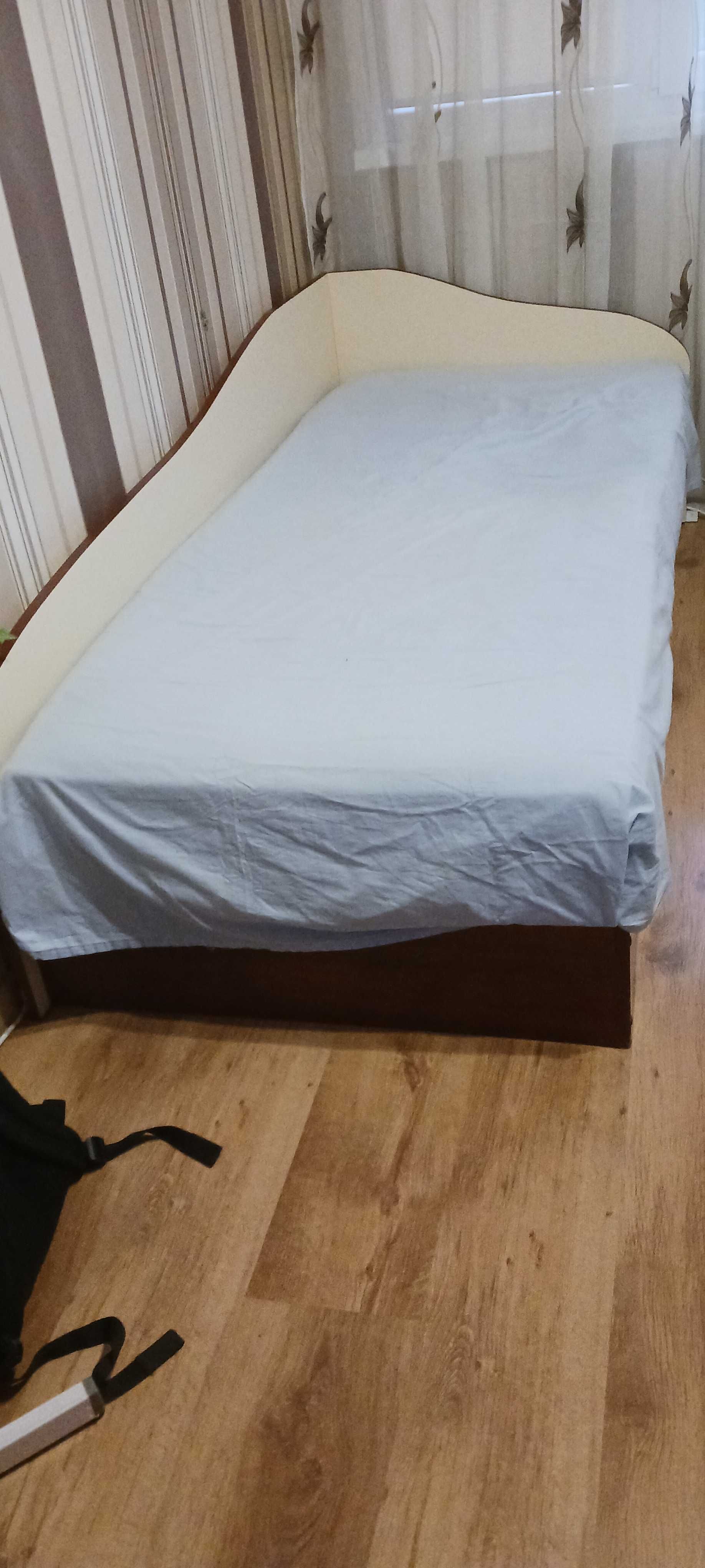 Единично легло с матрак и механизъм