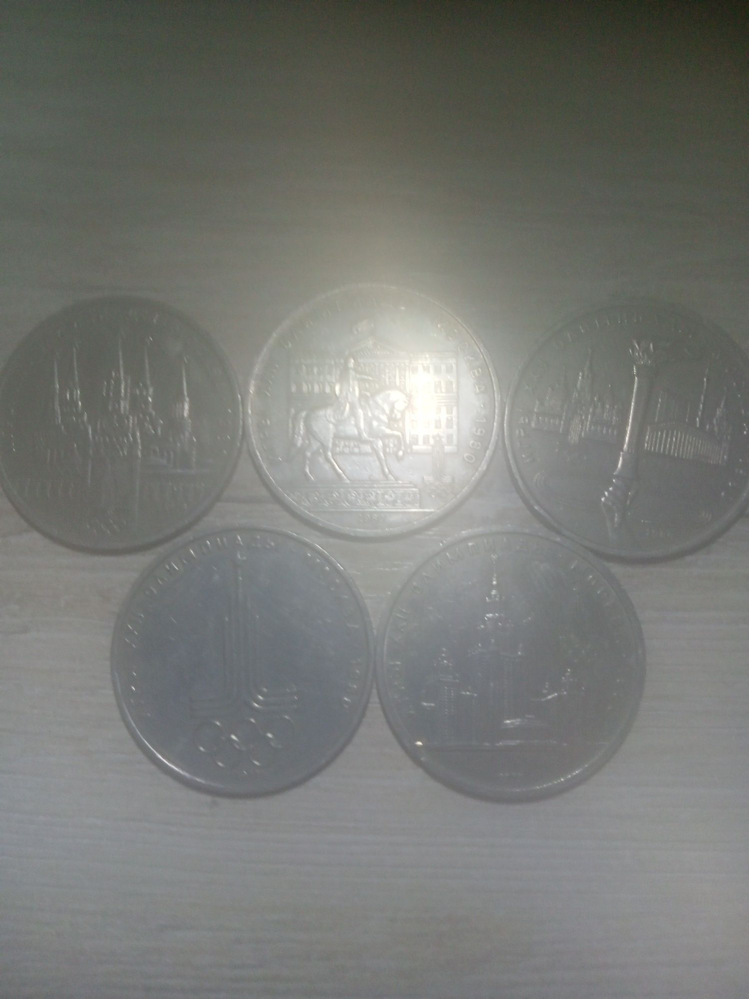 Продаю монеты номиналом 1 рубль