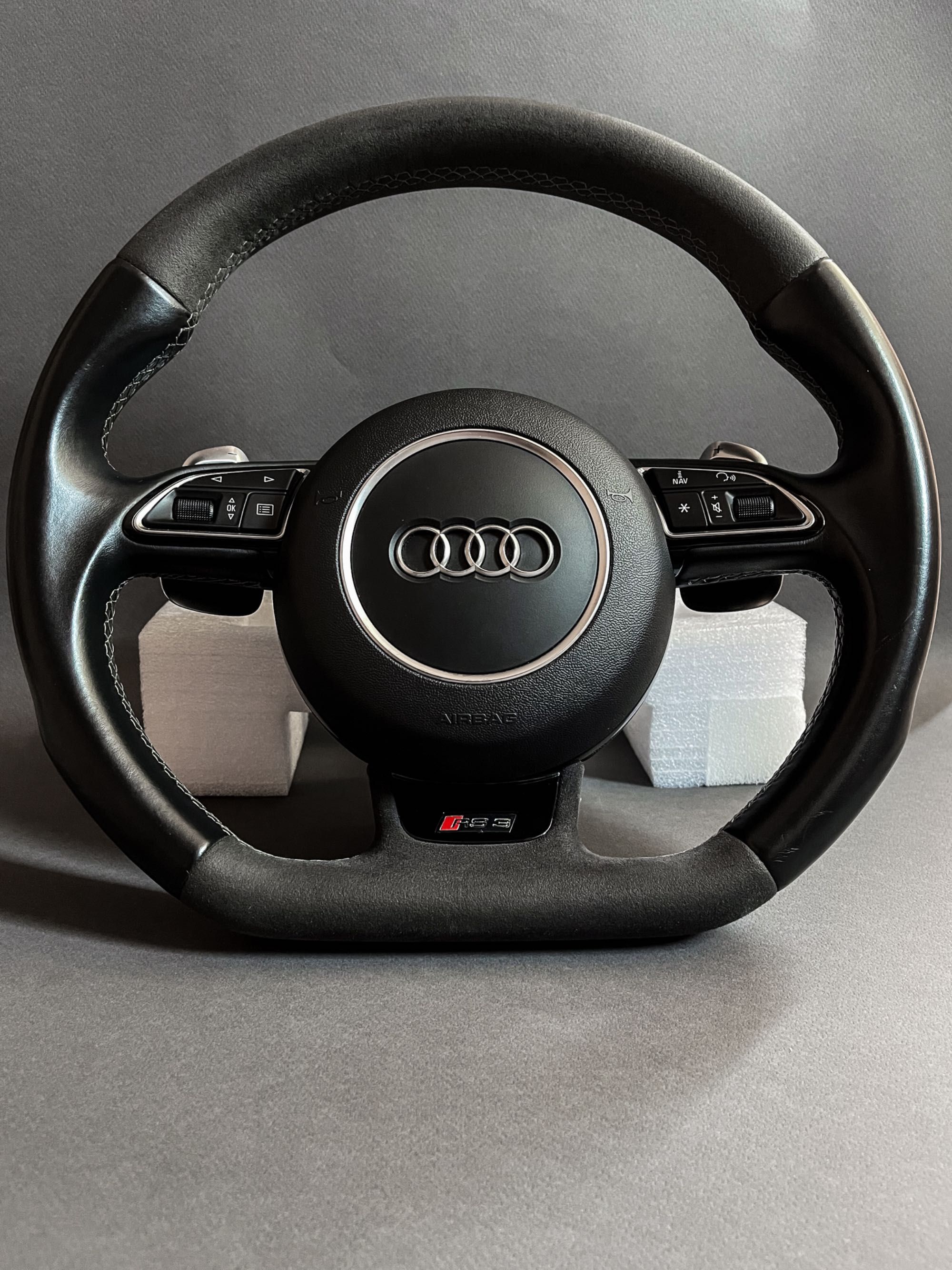 Audi RS3 8V Flat Bottom Волан Алкантара ( Оригинален )
