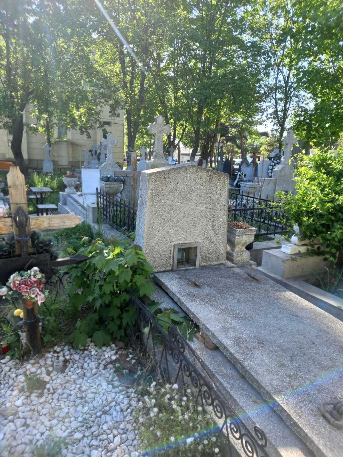 Loc de veci, cavou cu doua cripte - Cimitir Sf. Petru si Pavel