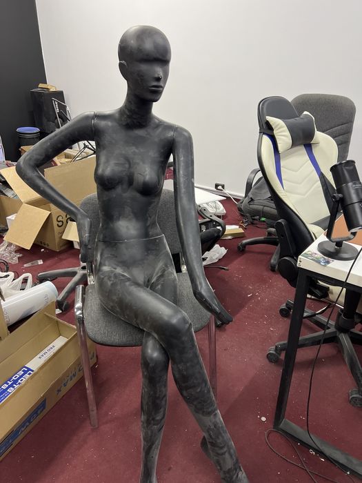 Манекены, черные матовые и глянцевые