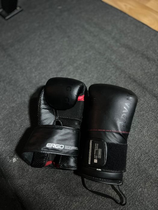 Vând mănuși de box