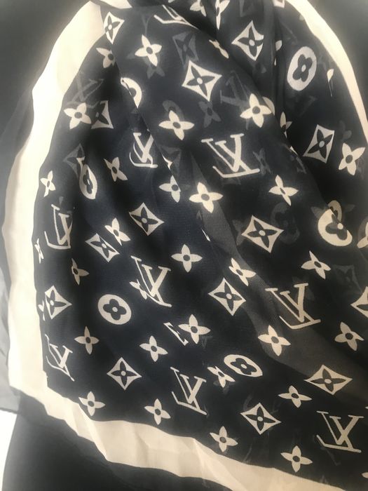 Esarfa Louis Vuitton , impecabila