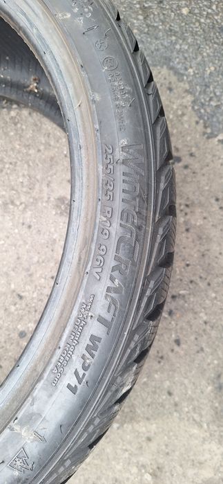 9+мм! 255 35 19 Kumho wintercraft wp71